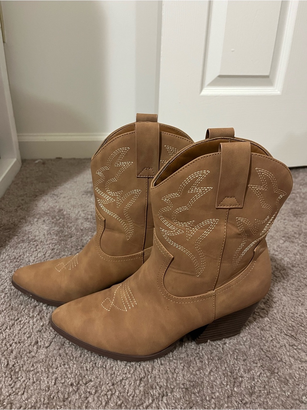 Tan Women's Western Ankle Boots - Stylish Cowboy Booties